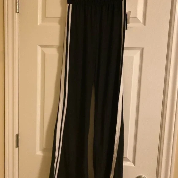 Assorted pants - Picture 3 of 13